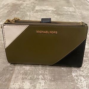 Michael Kors Wristlet / Wallet